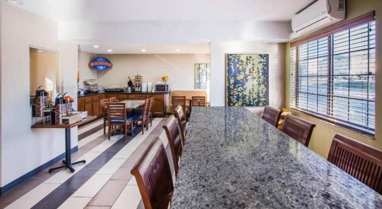 Baymont by Wyndham Cedar Rapids — photo 3