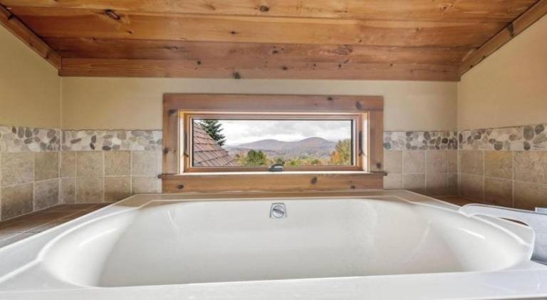 Chalet with hot tub — photo 4