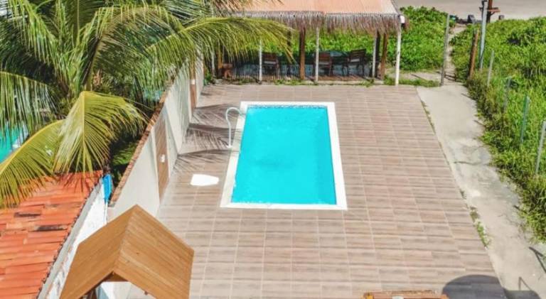 House with pool — photo 4