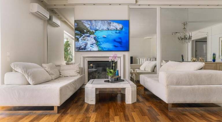Apartment with yard & patio | Perfect for remote work in Glyfada