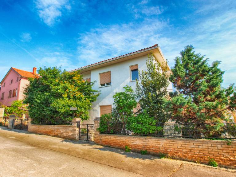 House with terrace & barbeque — photo 2