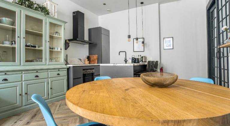 Holiday apartment with 2 rooms for 6 persons in The Hague