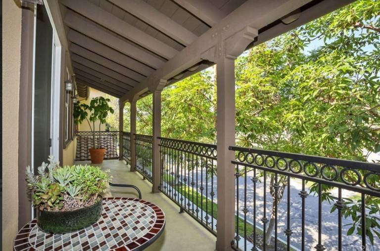 Condo with terrace in Orange, CA