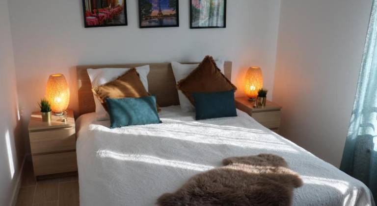 Nice serviced apartment with patio & yard | Pet-friendly in Torcy