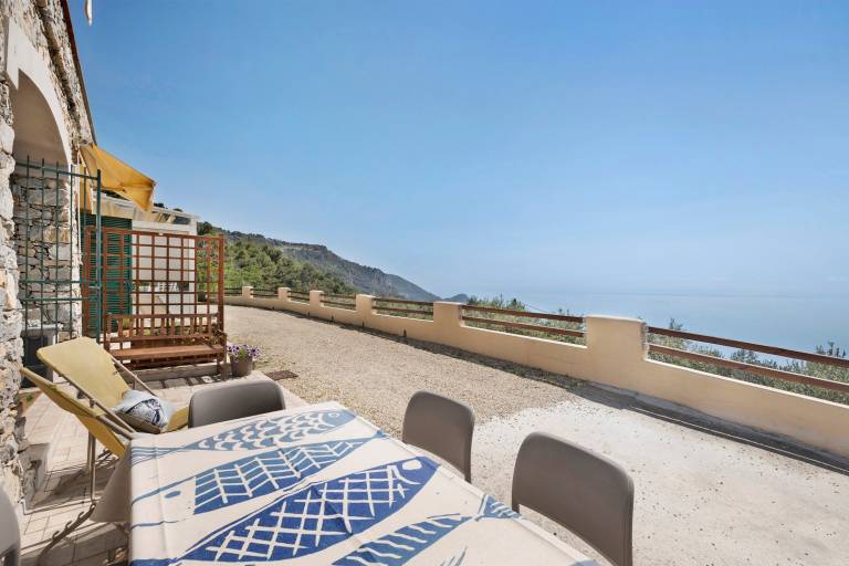 Apartment "Oleandro" with Sea View, Garden & Wi-Fi in Finale Ligure