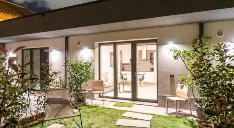 Holiday apartment with yard — photo 4