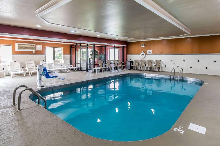 Quality Inn & Suites Evansville North — photo 3