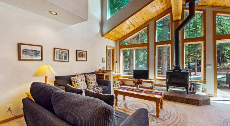 Vacation home with hot tub & pool | Perfect for remote work | Pets allowed — photo 4
