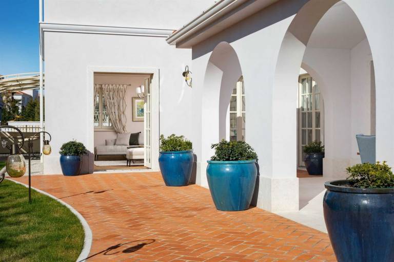 Villa with private pool, barbecue & garden | Pool view — photo 5