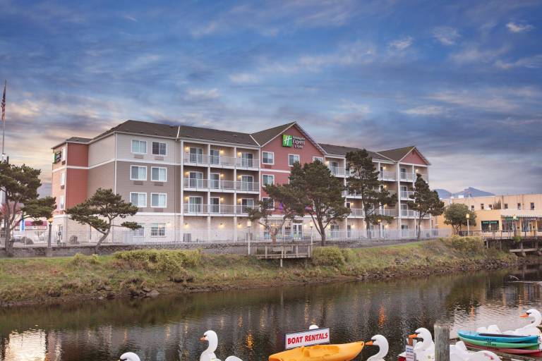 Holiday Inn Express Hotel & Suites Seaside Convention Center By IHG in Seaside, OR