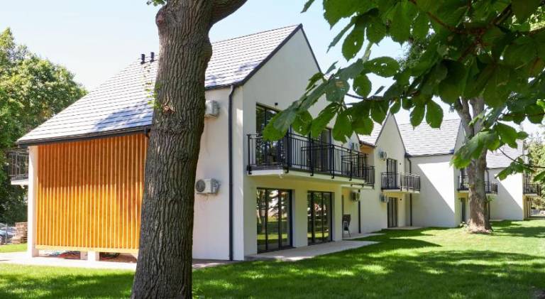 Holiday apartment with terrace, BBQ & pool in Koszalin