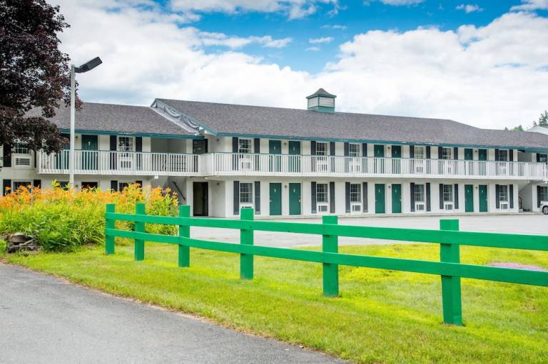 Colonnade Inn