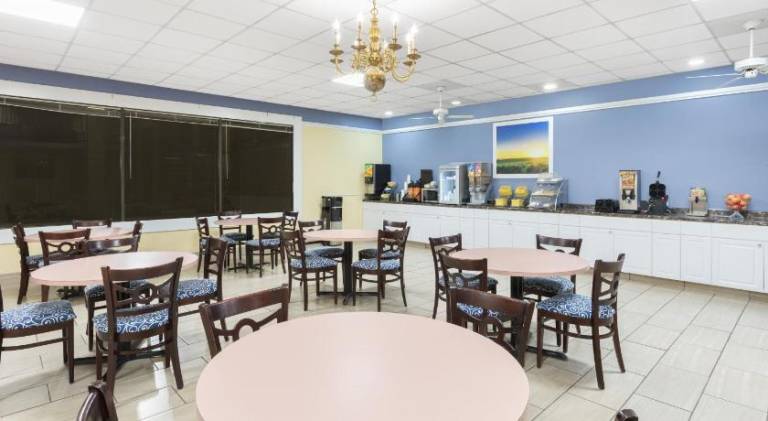 Days Inn by Wyndham Orangeburg South — photo 5