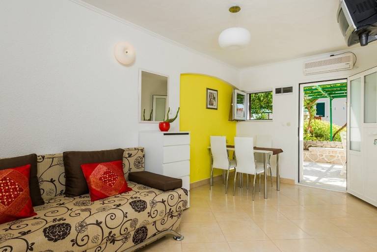 Apartment Bol