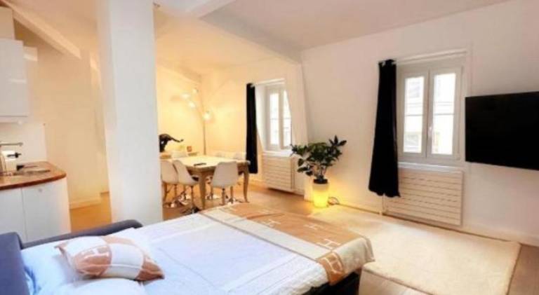 Holiday apartment | Next to Champs-Élysées | Pet-friendly — photo 2