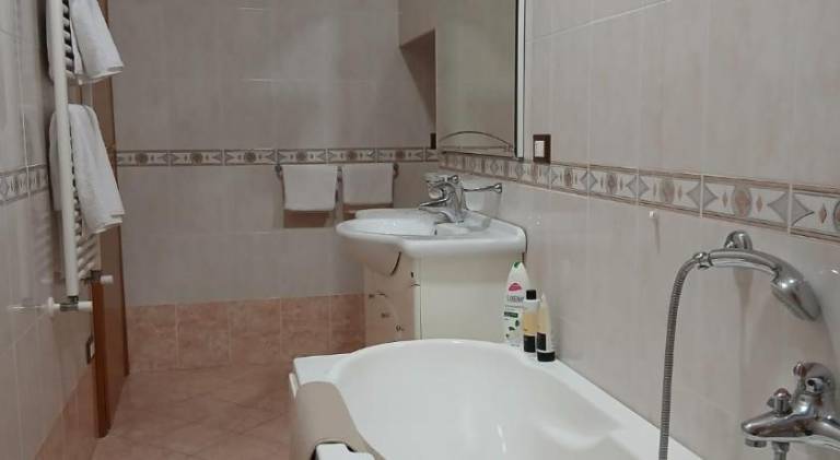 Holiday apartment with jacuzzi — photo 2