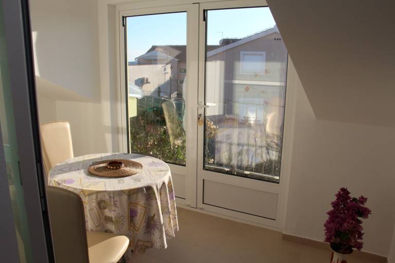Apartment with yard & barbeque — photo 2