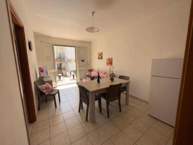 Rental apartment with patio — photo 4