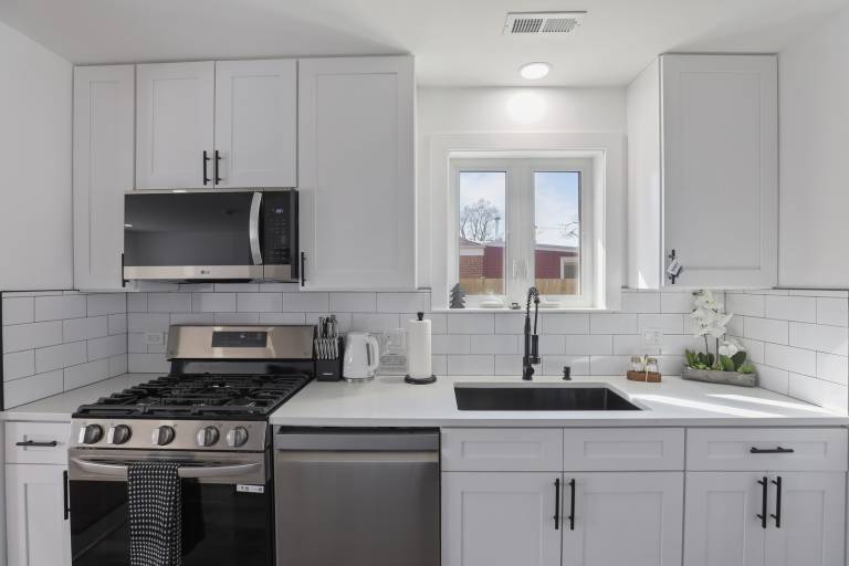Family-friendly vacation home with private pool & garden | Pet-friendly — photo 2