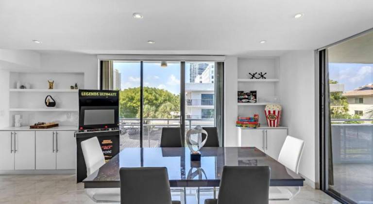 Waterfront Luxe Condo - Close to beach — photo 4