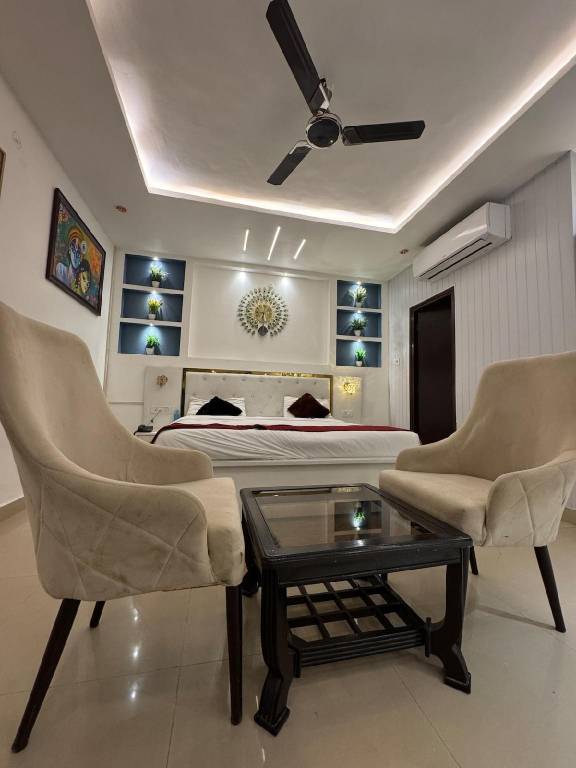 House for 3 persons in Mathura