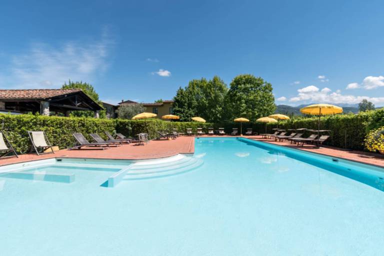 Apartment with barbeque, yard & pool | Nature view — photo 4