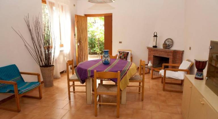 Serviced apartment with patio & yard — photo 3