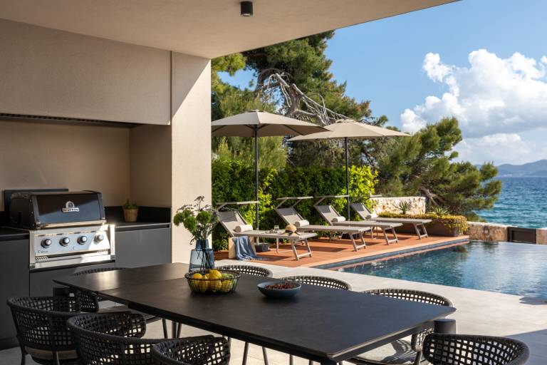 Villa with private pool, garden & patio — photo 3