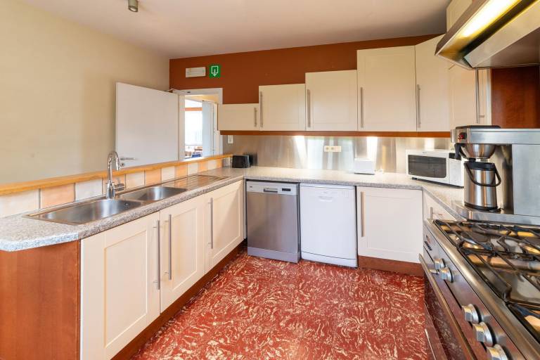 Family-oriented cottage with yard, barbecue & hot tub | Nature view | Pets are welcome — photo 4