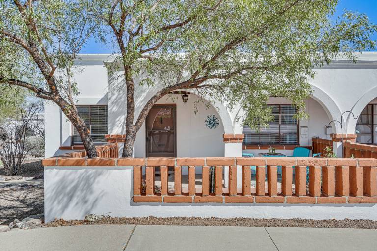 Sunny Retreat w Private Patio in Green Valley