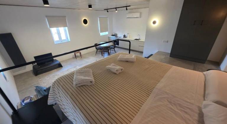 Rental apartment with patio | Near Auberge de Castille — photo 2
