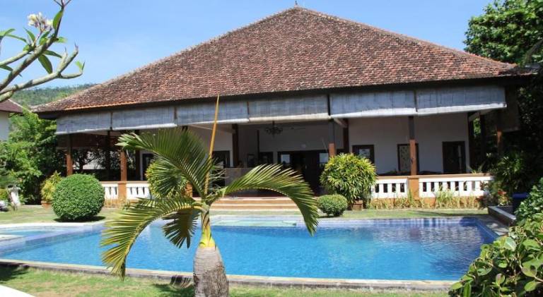 Bali Vakantie Verhuur - Beach Villa Mimpi, Mount Agung view, Amed, Bali in Karangasem