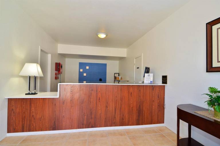 Baymont by Wyndham Ridgecrest — photo 4