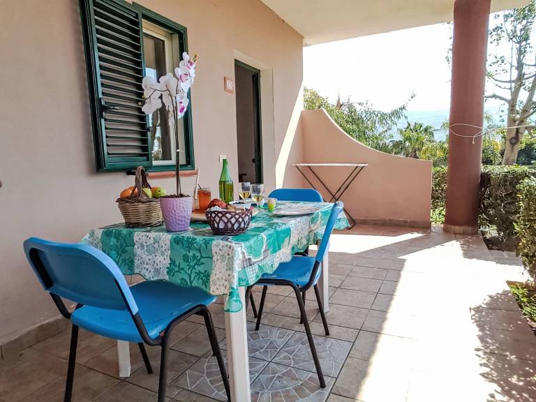 Family-friendly apartment with yard, terrace & pool | Dogs allowed — photo 2