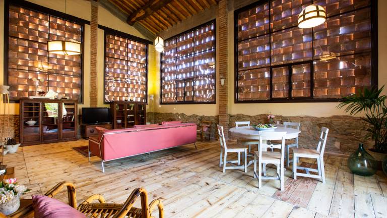 Fully equipped beautiful villa with private pool, yard & jacuzzi | Pets allowed — photo 2