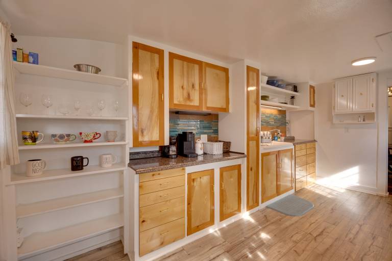 2 Mi to Dtwn: Colorado Springs Gem w/ Hot Tub! — photo 2