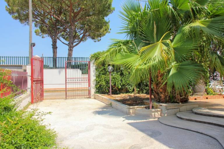 Children-friendly villa with yard & BBQ | Garden view | Pets are welcome — photo 2