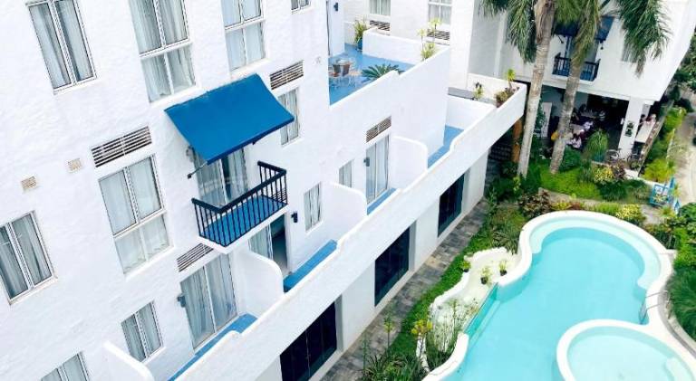 Wonderful serviced apartment with pool & yard | Pets allowed in Tagaytay
