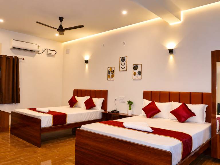 Raja s Paradise Inn