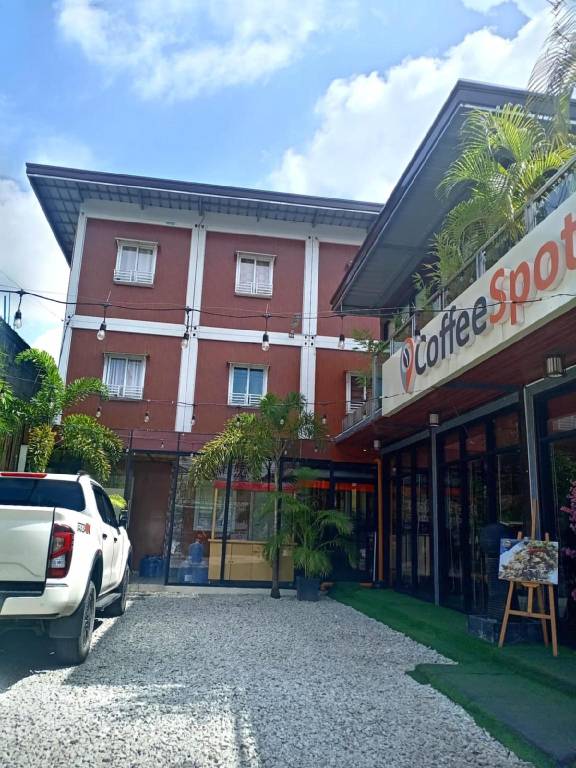 Vacation home with yard in Angeles City