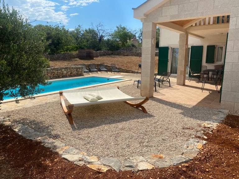 Villa with barbeque, terrace & yard | Sea view — photo 4