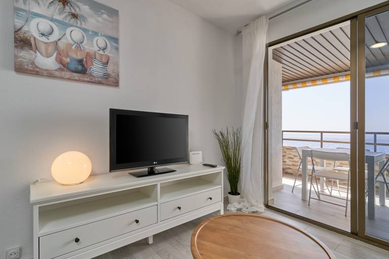 Apartment 'El Rompeolas' with Sea Views and Wi-Fi — photo 5