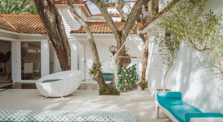 Vacation home with pool — photo 4