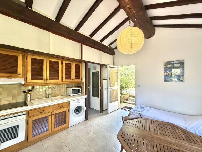 Charming Mini-Villa, 50m from Santa-Giulia Beach, Private Terrace, Sleeps 4 in Sartene