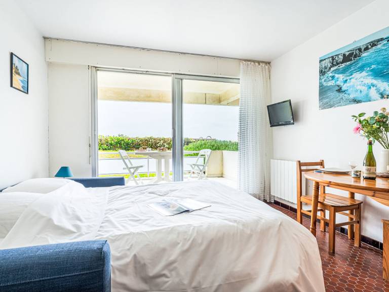Fully equipped wonderful apartment with terrace | Sea view | Next to the beach | Pets allowed — photo 2