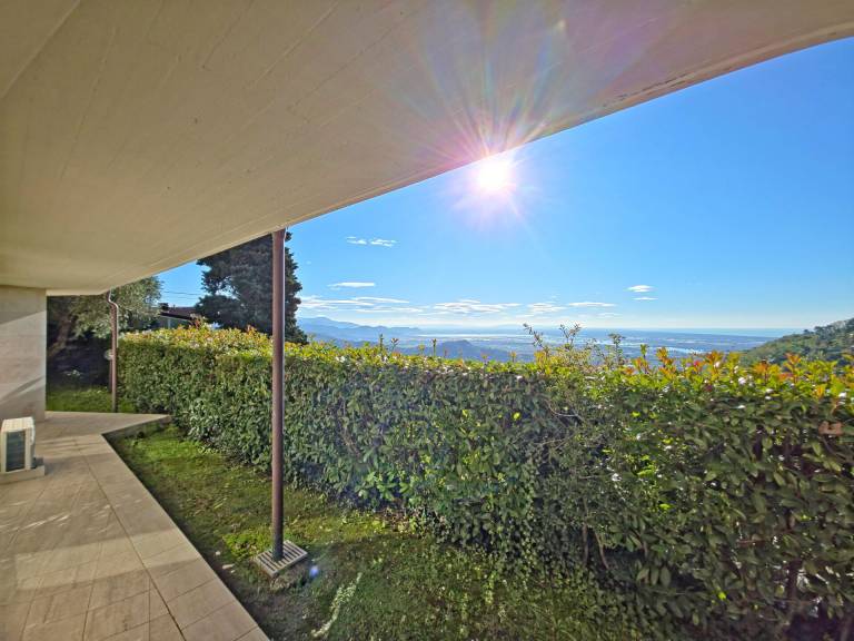 Rental apartment with BBQ, terrace & yard | Panoramic view — photo 2