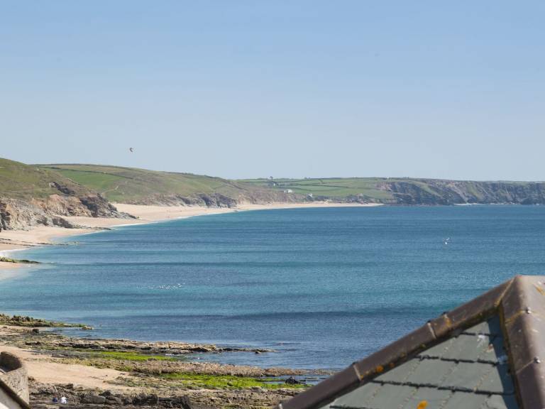 Cottage with yard | Beach view — photo 3