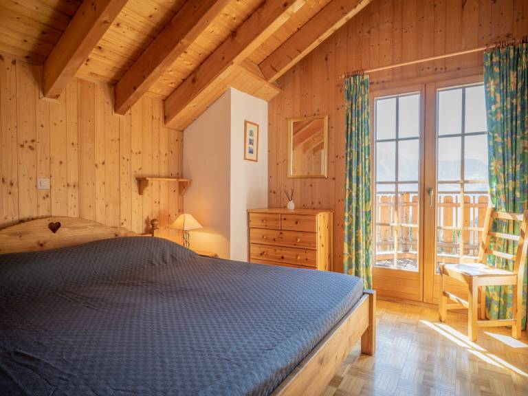 Fully equipped vacation home with barbeque, yard & patio | Mountain view | Pets are welcome — photo 3