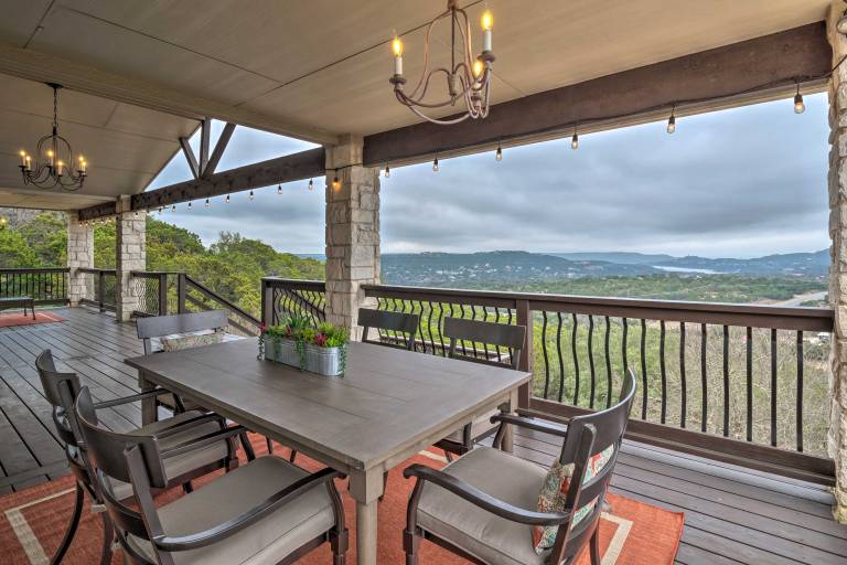 Jonestown House on Hill w Lake Travis Views