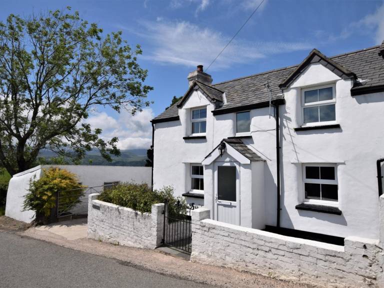Cottage with yard in Conwy
